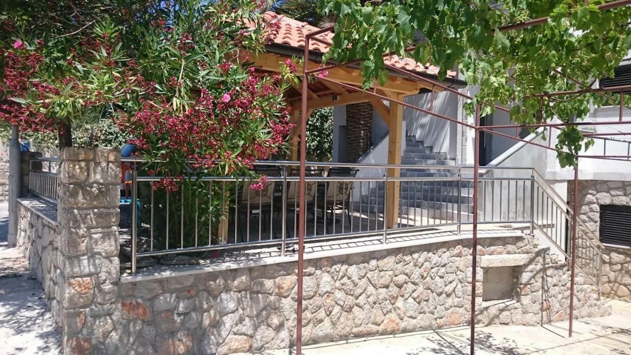Apartments Vila Tisa Mali Lošinj Dış mekan fotoğraf