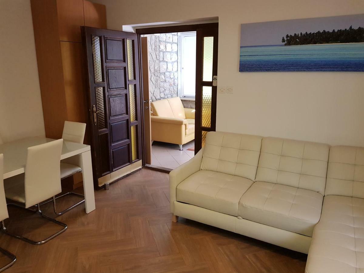 Apartments Vila Tisa Mali Lošinj Dış mekan fotoğraf